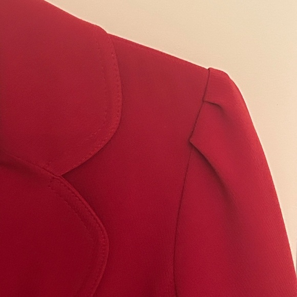 Elegant Puff-Sleeved Red Women's Femme Blazer, size 8/38, Made in Canada - Picture 9 of 10